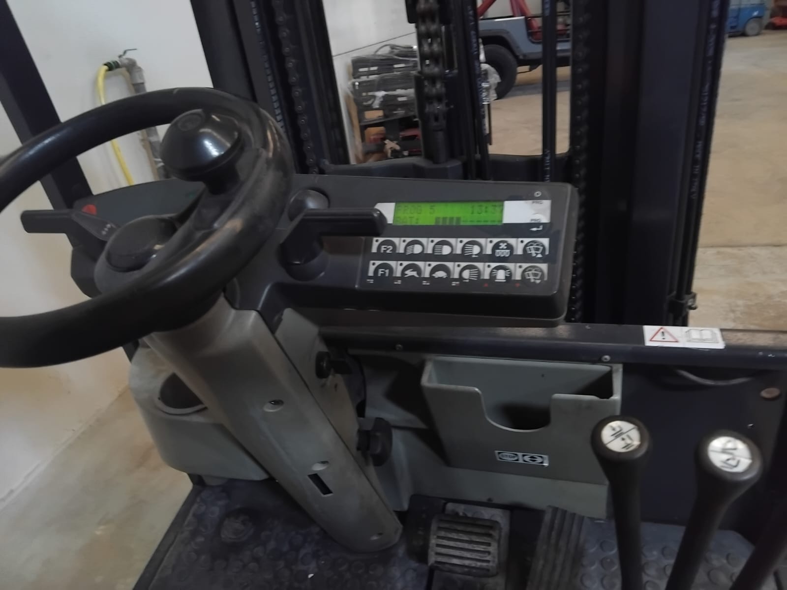 Carretilla elevadora eléctrica 1600 kg - Imagen 5